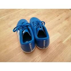 Blauwe Adidas gym/zaalschoenen