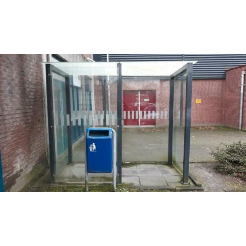 overkapping gebruikt voor rookruimte buiten