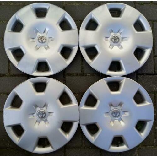 Set Toyota Wieldoppen 15 inch Origineel
