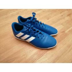 Blauwe Adidas gym/zaalschoenen
