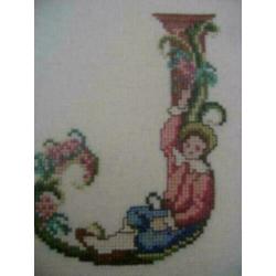 lijstje met geborduurde letter J 24 x 21 cm