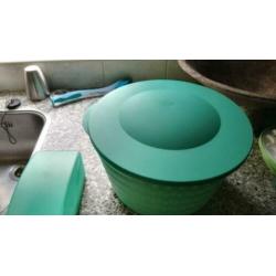 Tupperware slacentrifuge