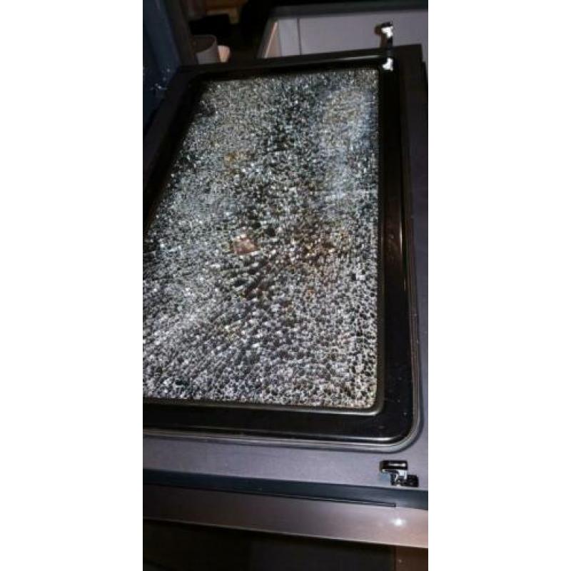 Te koop oven met glasschade