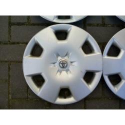 Set Toyota Wieldoppen 15 inch Origineel