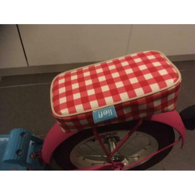 Mooie step roze lief met standaard
