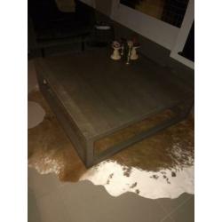 Stoere industriële houten salontafel