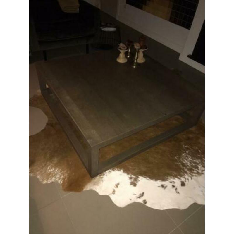 Stoere industriële houten salontafel