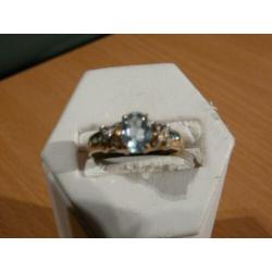 Geelgouden ring bezet met diamanten en grote Tanzaniet.