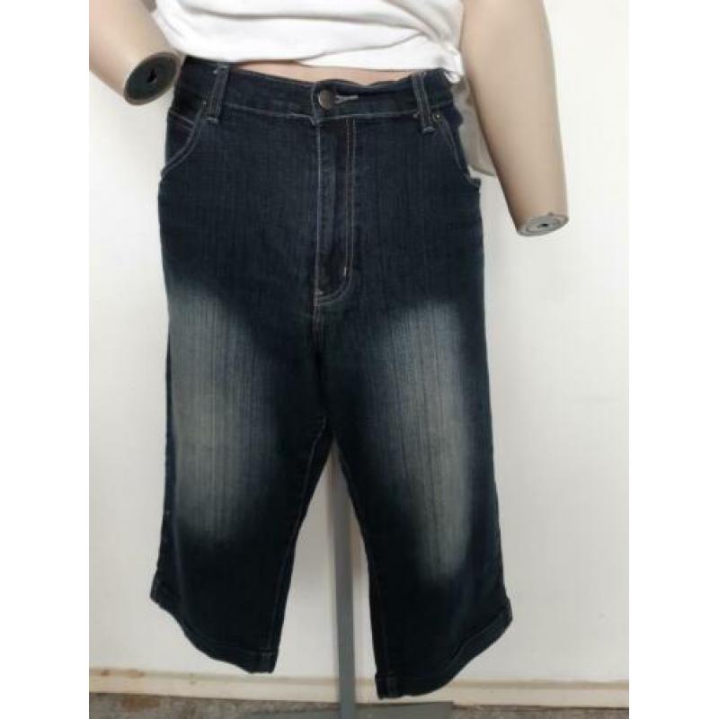 Korte Bermuda broek van Miss Etam maat 50