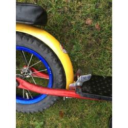 Mooie step Corvino rood geel blauw met rem