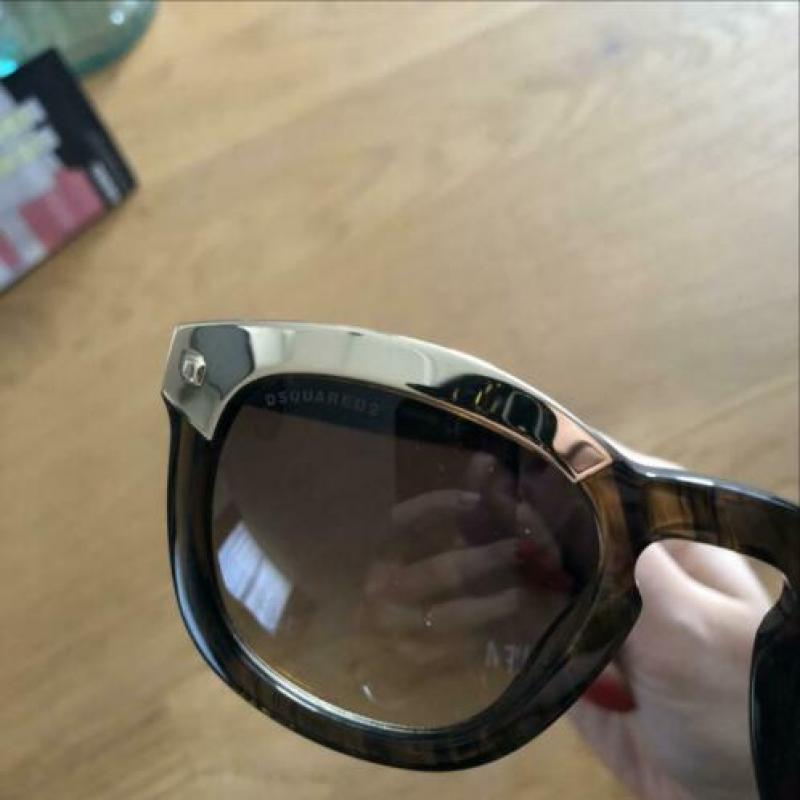 Dsquared zonnebril DQ0248 bruin met goud