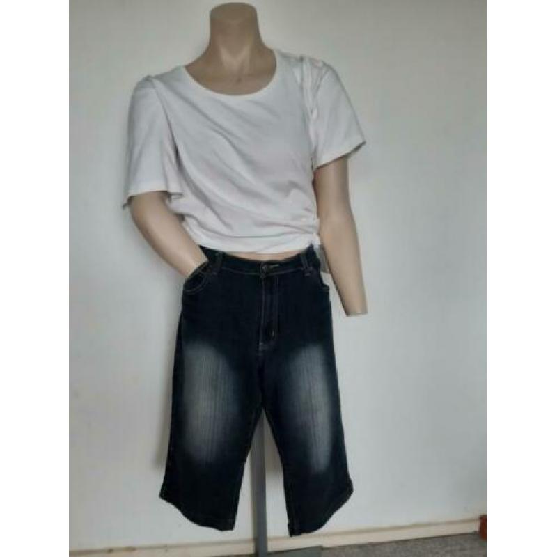 Korte Bermuda broek van Miss Etam maat 50