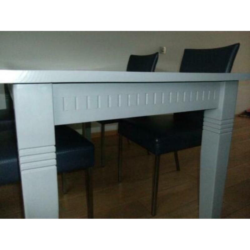 Fraaie hardhouten grijze eettafel 180 x 90 x 77 cm.