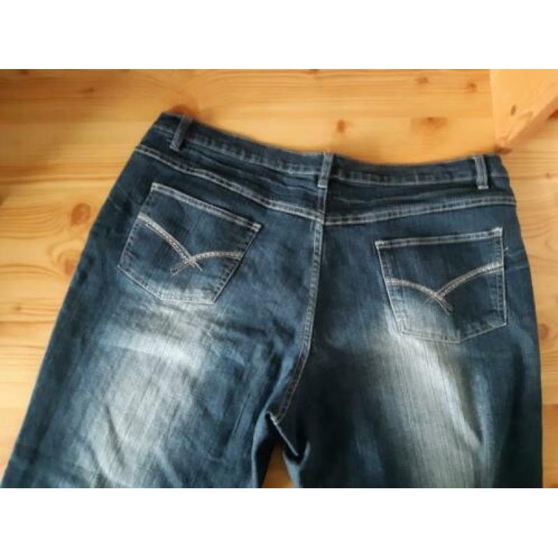 Korte Bermuda broek van Miss Etam maat 50