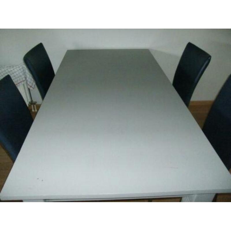 Fraaie hardhouten grijze eettafel 180 x 90 x 77 cm.
