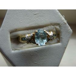 Geelgouden ring bezet met diamanten en grote Tanzaniet.