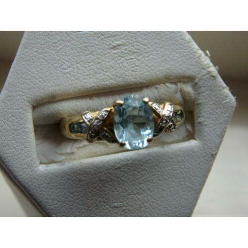 Geelgouden ring bezet met diamanten en grote Tanzaniet.