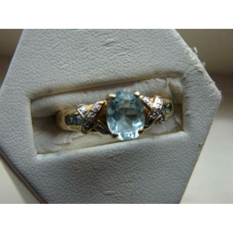 Geelgouden ring bezet met diamanten en grote Tanzaniet.