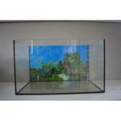 Leeg aquarium en toebehoren