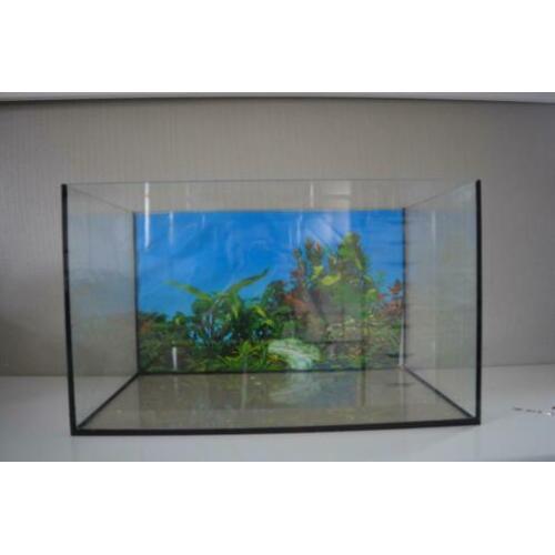 Leeg aquarium en toebehoren