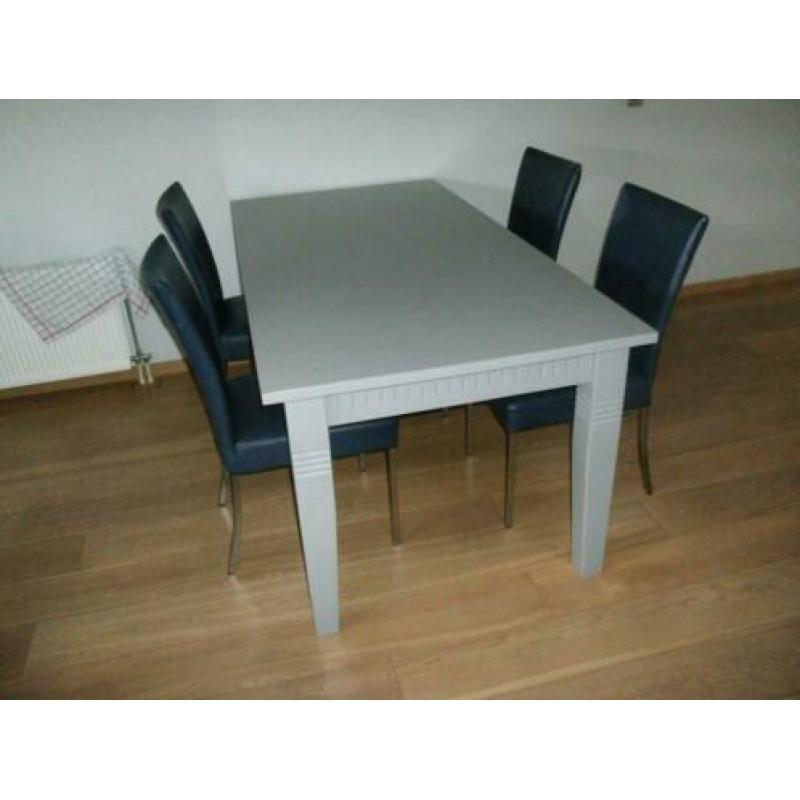 Fraaie hardhouten grijze eettafel 180 x 90 x 77 cm.