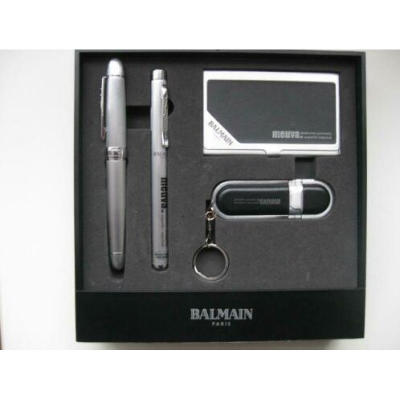 Mooie pennenset Balmain aangeboden.