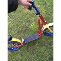 Mooie step Corvino rood geel blauw met rem