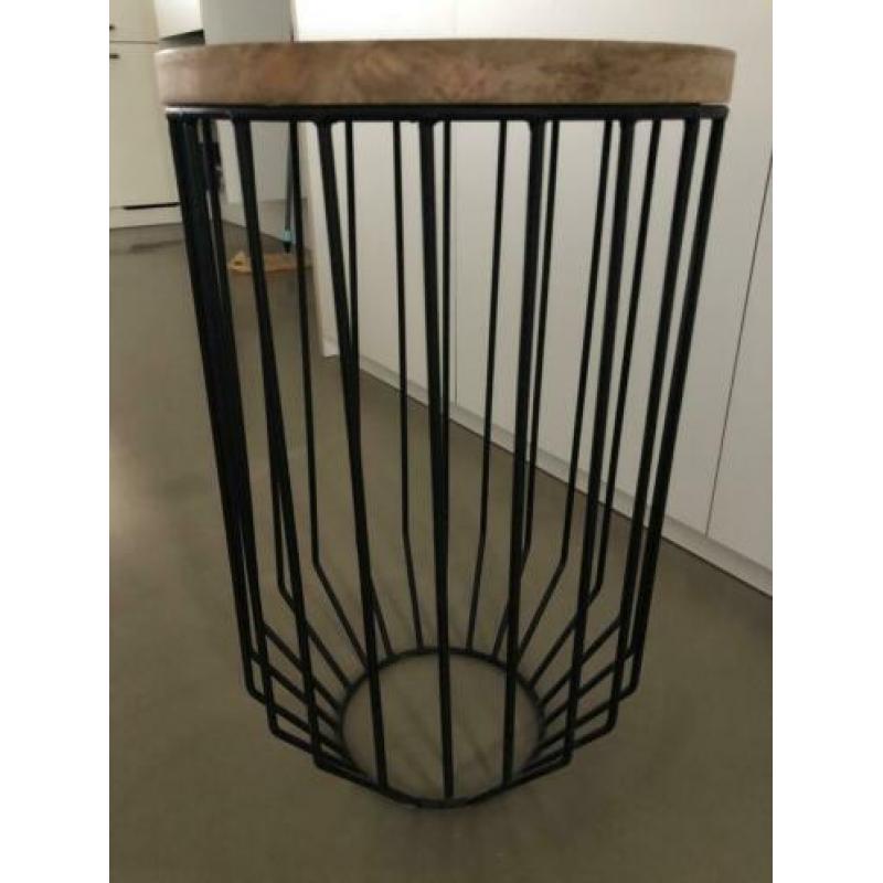 Metalen bijzettafel met houten blad