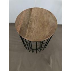 Metalen bijzettafel met houten blad