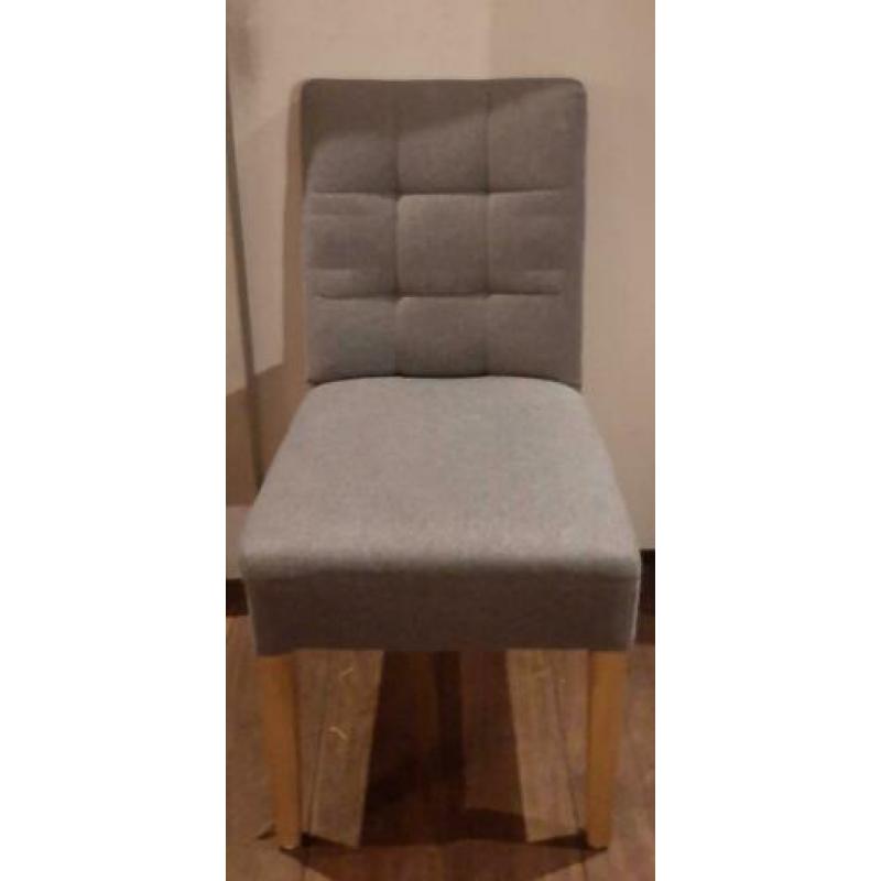 6 grijze eetkamerstoelen van het merk Woood