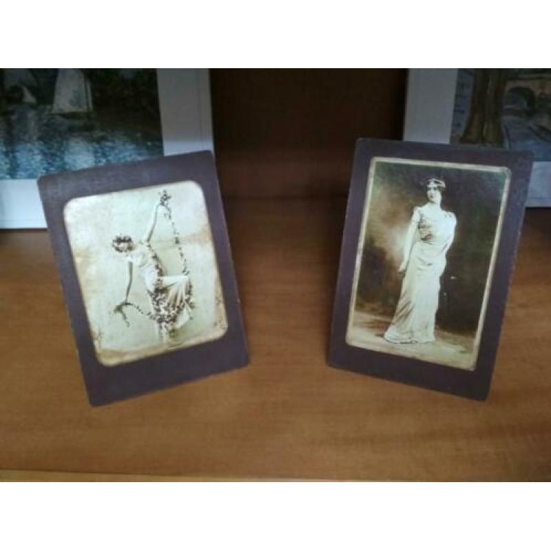 Twee tafel foto's van de ballerina Cleo De Merode