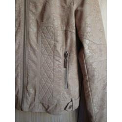 Nieuw beige RINO & PELLE jasje met kant effect. Maat 38