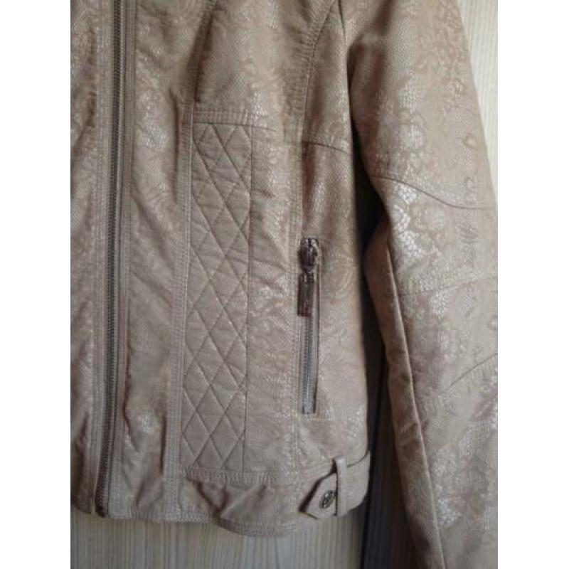 Nieuw beige RINO & PELLE jasje met kant effect. Maat 38
