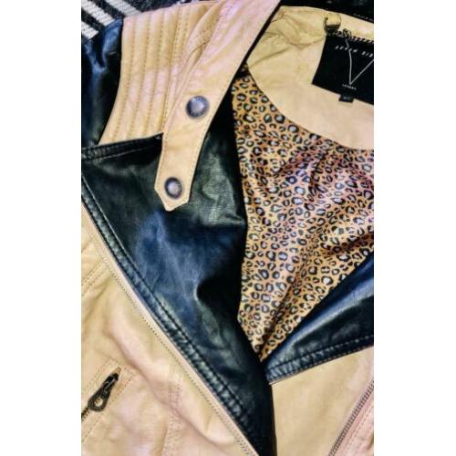 7 Sisters. Leatherlook jasje, 2 kleuren. Maat S ZGAN