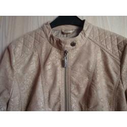 Nieuw beige RINO & PELLE jasje met kant effect. Maat 38