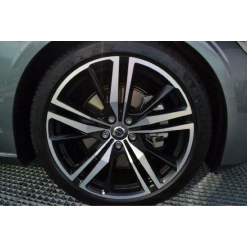 Volvo S60 New T4 R-design / Luxury / Intellisafe / 360 Camer