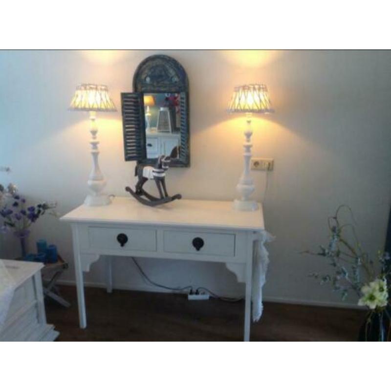 Mooie brede brocante salontafel voor 55,00 €