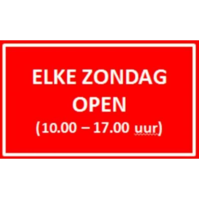 2 x Dezelfd noten dames fauteuils met felle rozen 185.00 p.s
