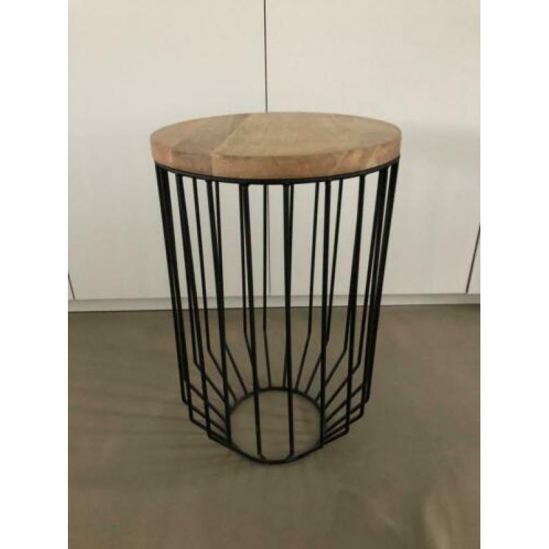 Metalen bijzettafel met houten blad