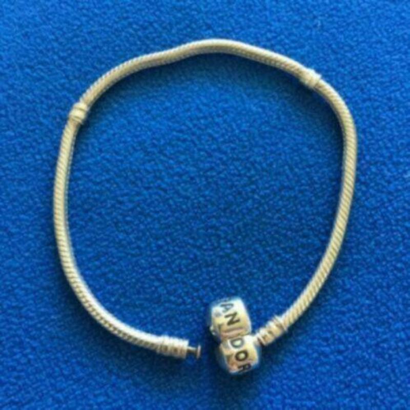 Pandora bedel met emaille hartjes