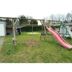 Schommel en glijbaan