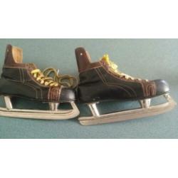 Antiek en solide schaats schoenen maar 44 te koop