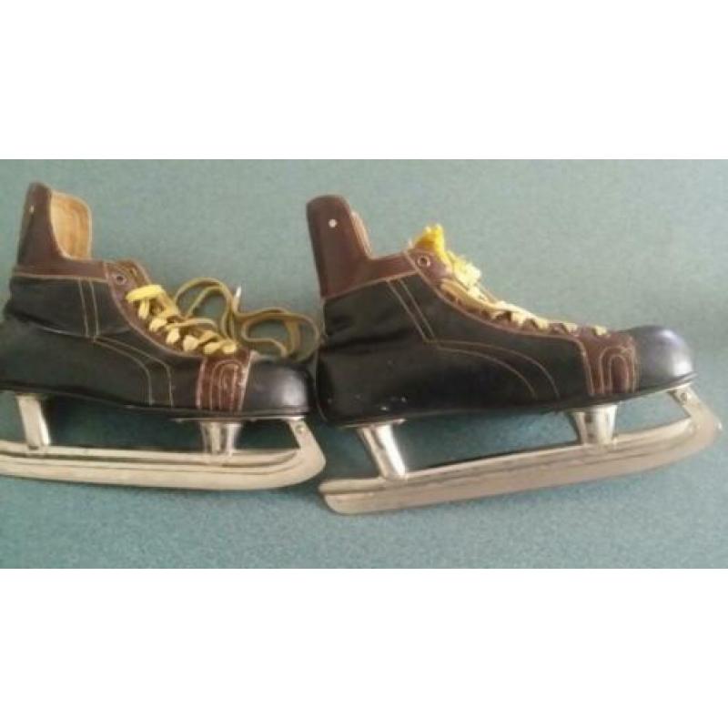 Antiek en solide schaats schoenen maar 44 te koop