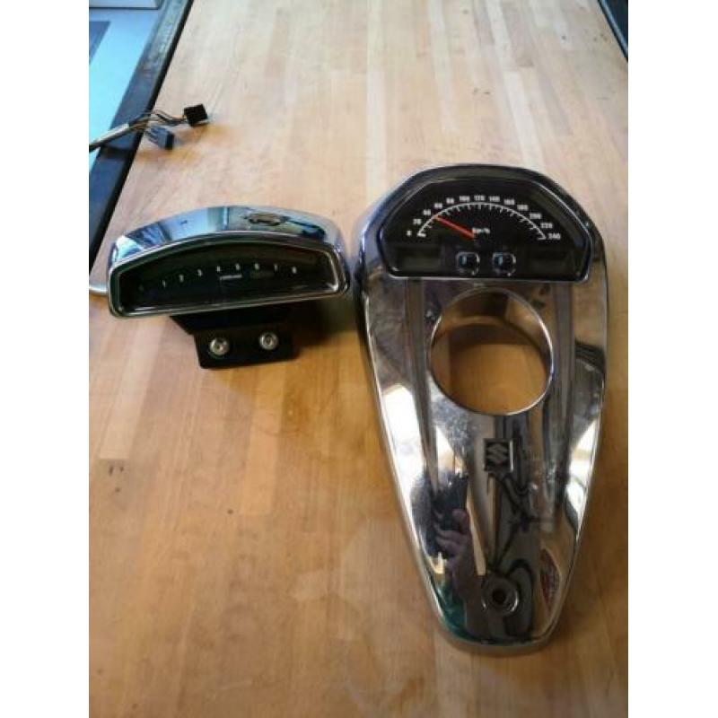 Suzuki Intruder M1800 kilometer teller toeren teller