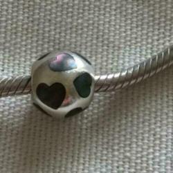 Pandora bedel met emaille hartjes
