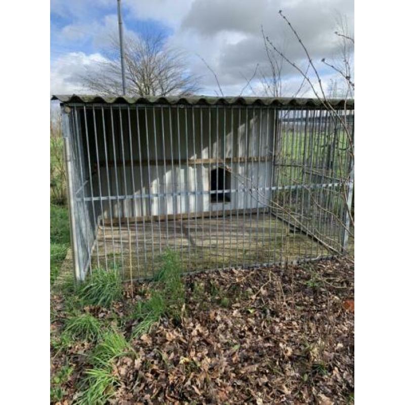 te koop hondenkennel