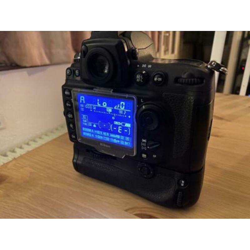 Nikon D700 + MB-D10 Battery Grip