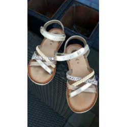 Te koop sandalen 1 x gedragen