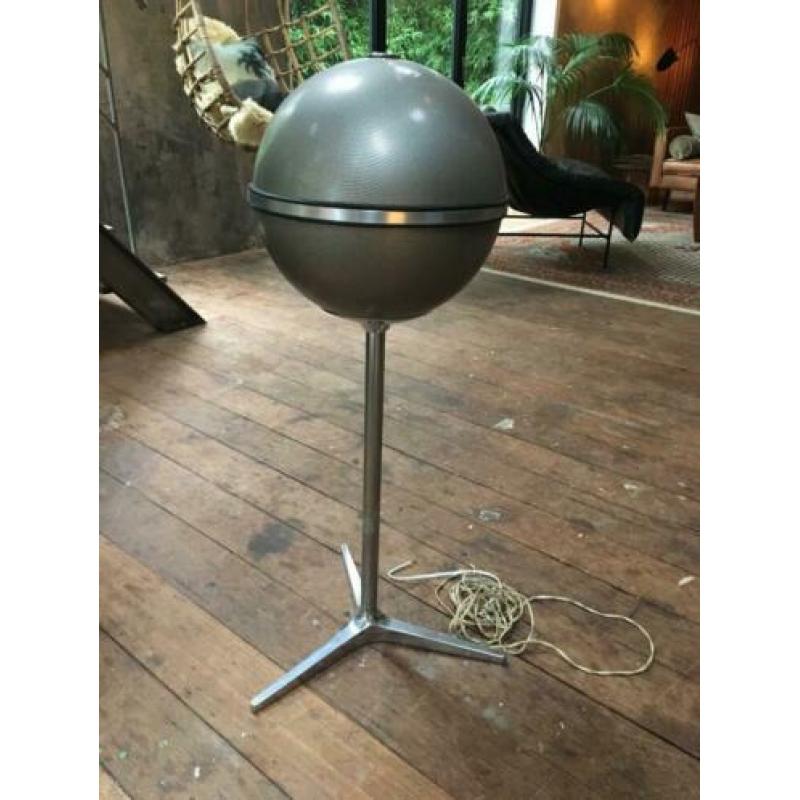 Vintage Grundig Audiorama 8000, op statief