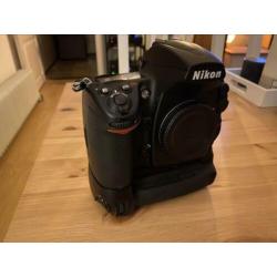 Nikon D700 + MB-D10 Battery Grip